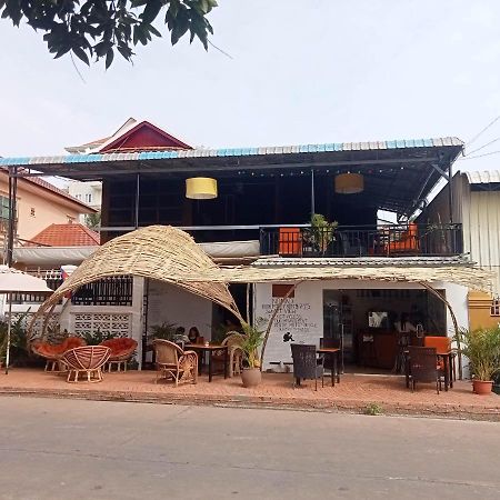 Nomad Guesthouse Кратьэх Экстерьер фото