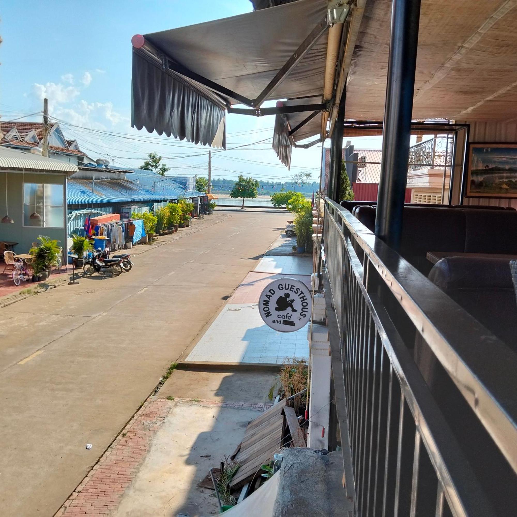 Nomad Guesthouse Кратьэх Экстерьер фото